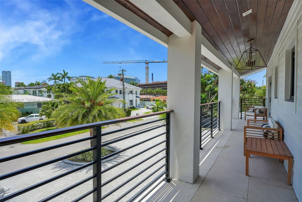 16416 NE 32nd Ave, North Miami Beach, FL 33160 Photo