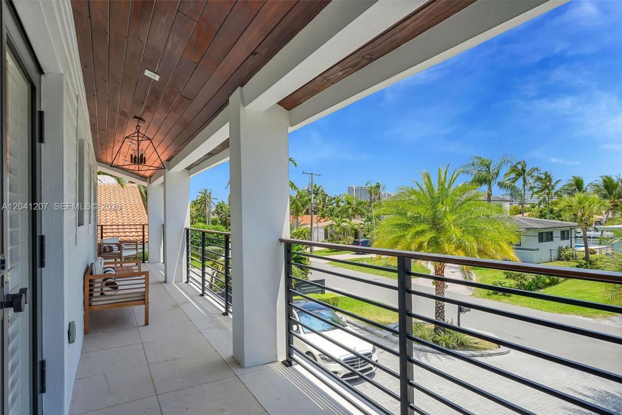 16416 NE 32nd Ave, North Miami Beach, FL 33160 Photo