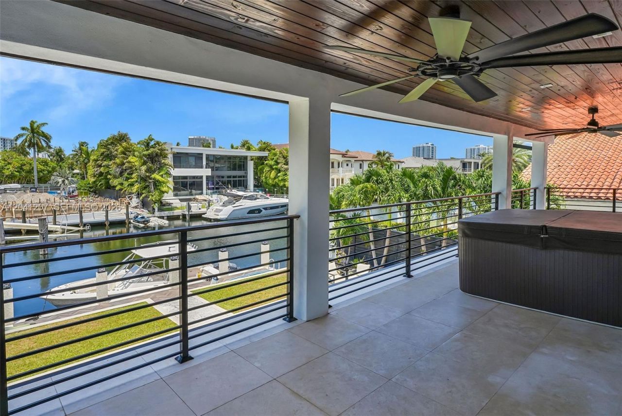 16416 NE 32nd Ave, North Miami Beach, FL 33160 Photo
