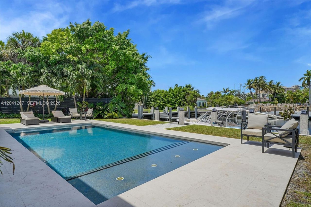 16416 NE 32nd Ave, North Miami Beach, FL 33160 Photo