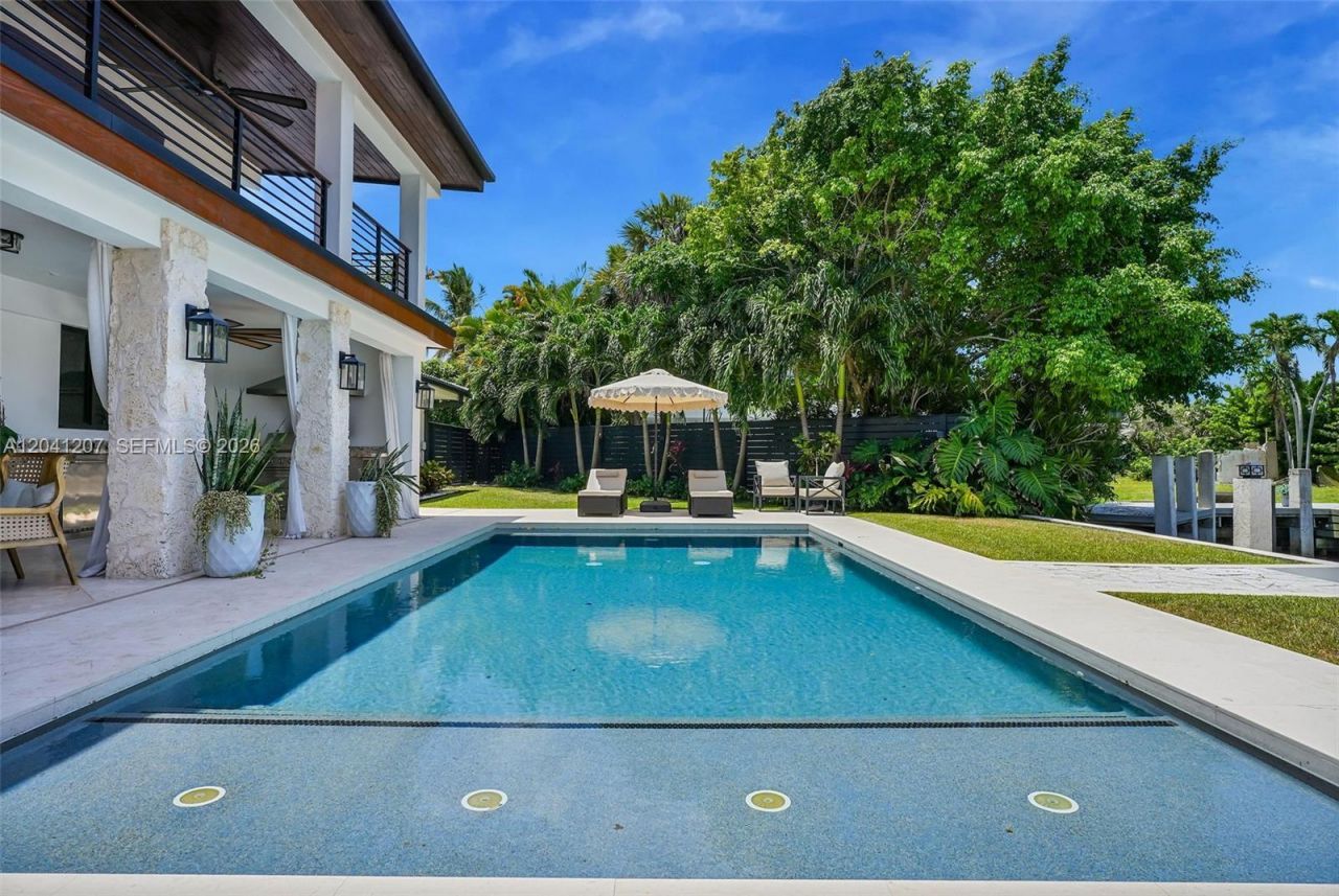 16416 NE 32nd Ave, North Miami Beach, FL 33160 Photo