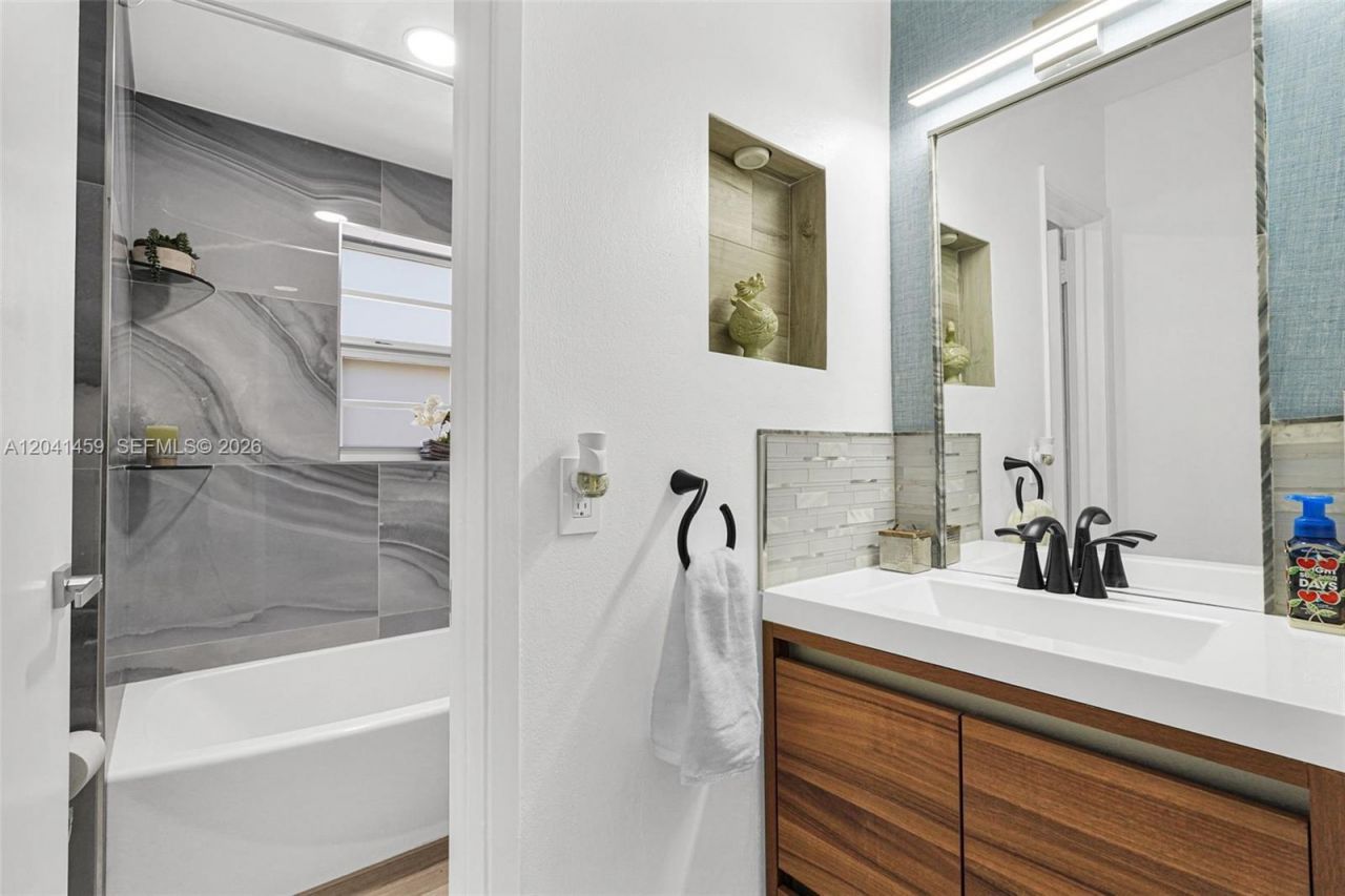 1790 E Las Olas Blvd, Unit 11, Fort Lauderdale, FL 33301 Photo