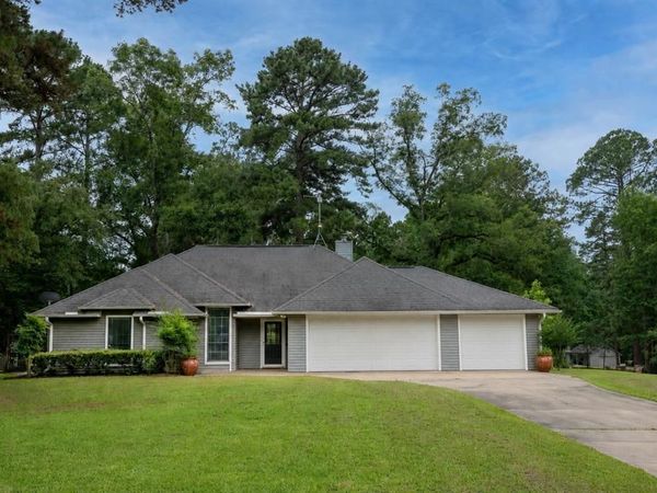 108 Old Barn Circle, Holly Lake Ranch, TX 75765