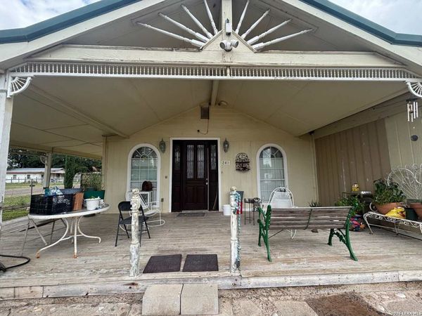 241 E Moore Ave, Quemado, TX 78877