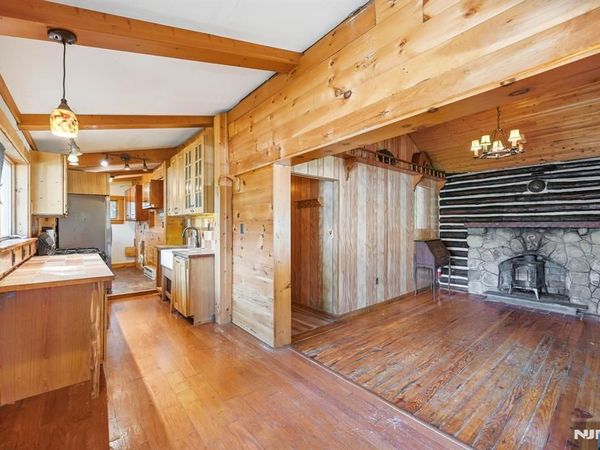 16 Allegheny Avenue, WEST MILFORD, NJ 07480