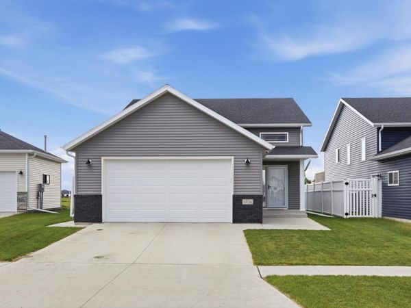 6706 72nd Avenue S, Horace, ND 58047