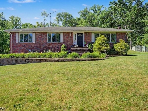 10 Rita Ln, Jefferson, NJ 07438