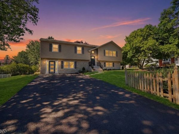 44 Stonehenge Dr, Lopatcong, NJ 08865