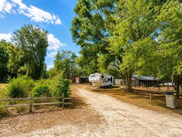 1129 Juniper Lake Drive, DeFuniak Springs, FL 32433