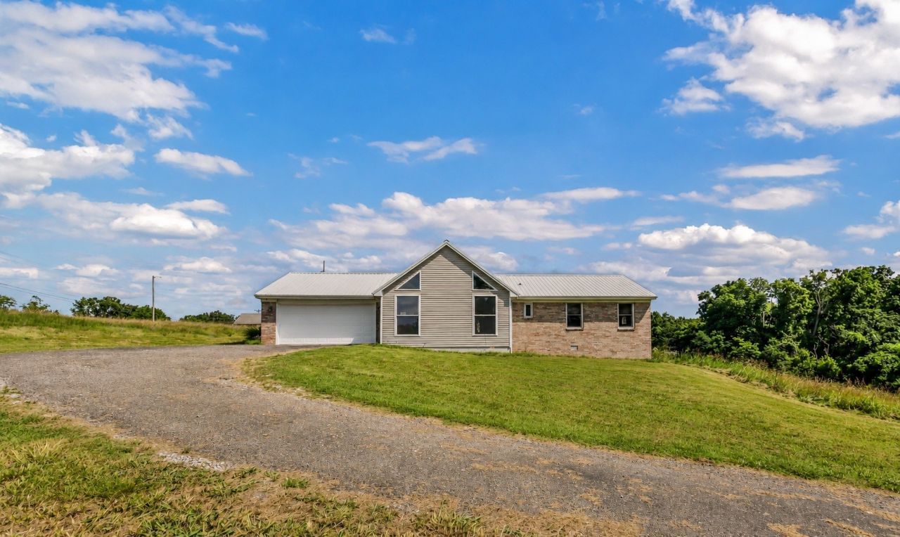 50 Lookout Ln, Cadiz, KY 42211 Main Photo