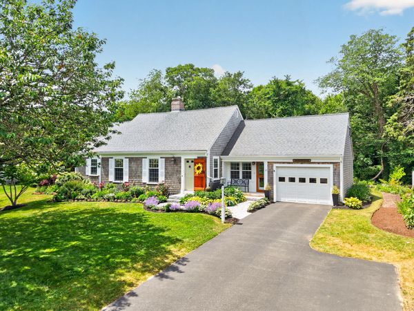25 Gingerbread Lane, Yarmouth Port, MA 02675