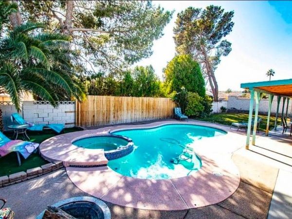 6605 Hyde Avenue , Las Vegas, NV 89107