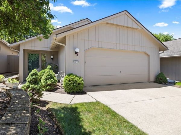 13228 Olympus Way , Strongsville, OH 44149