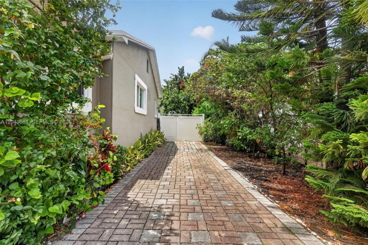 2315 Johnson St , Hollywood, FL 33020 Photo