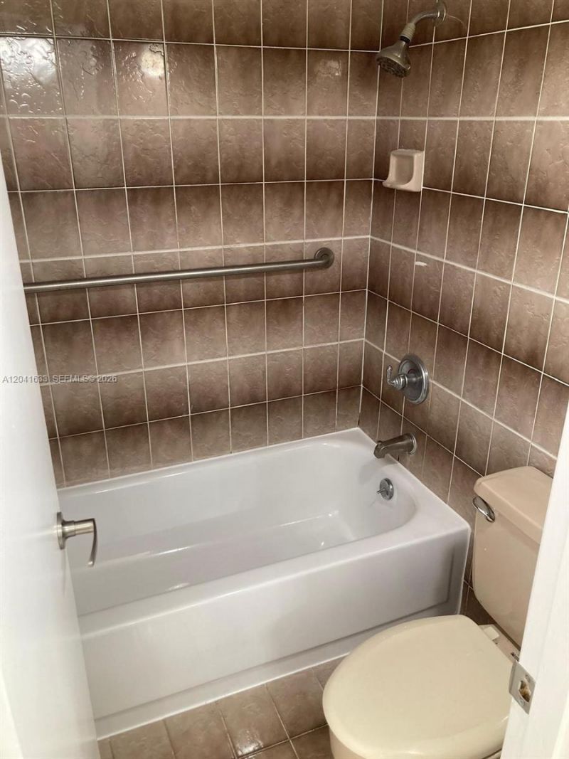 210 Fontainebleau Blvd , Unit 306, Miami, FL 33172 Photo