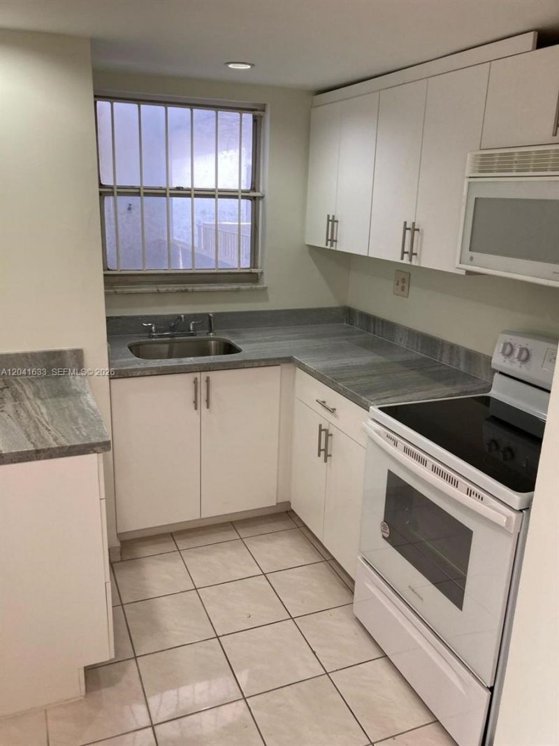 210 Fontainebleau Blvd , Unit 306, Miami, FL 33172 Photo