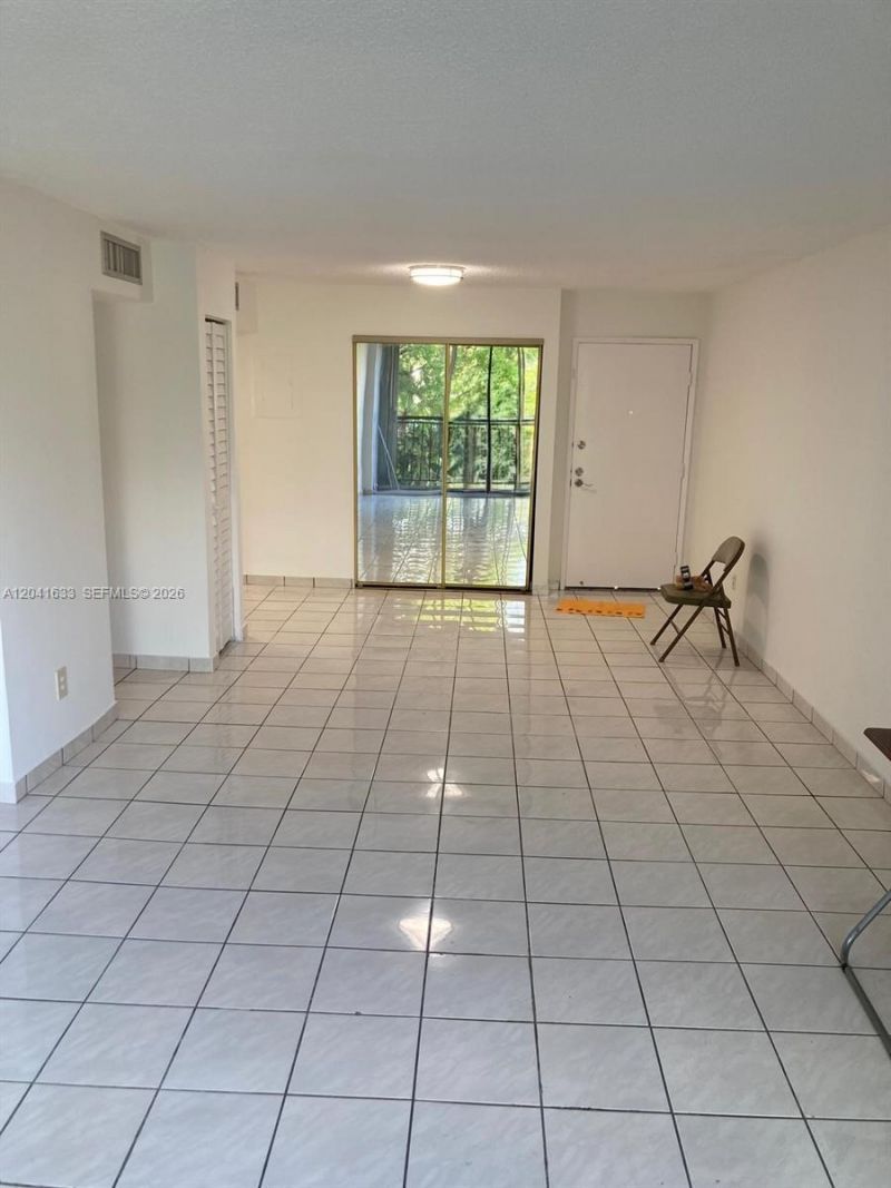 210 Fontainebleau Blvd, Unit 306, Miami, FL 33172 Photo