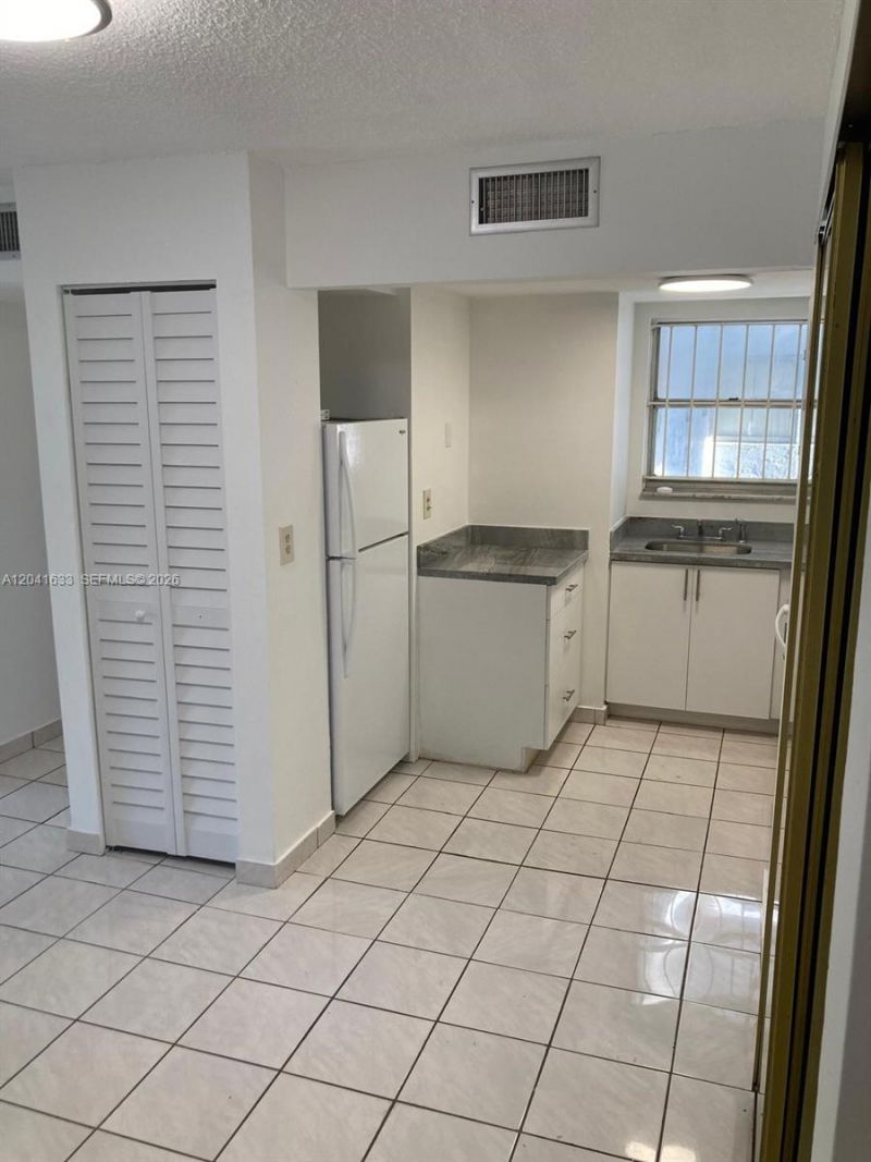 210 Fontainebleau Blvd, Unit 306, Miami, FL 33172 Photo