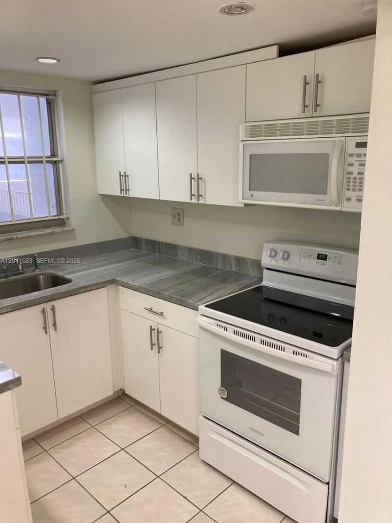 210 Fontainebleau Blvd , Unit 306, Miami, FL 33172 Photo