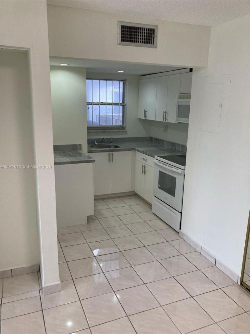210 Fontainebleau Blvd, Unit 306, Miami, FL 33172 Photo