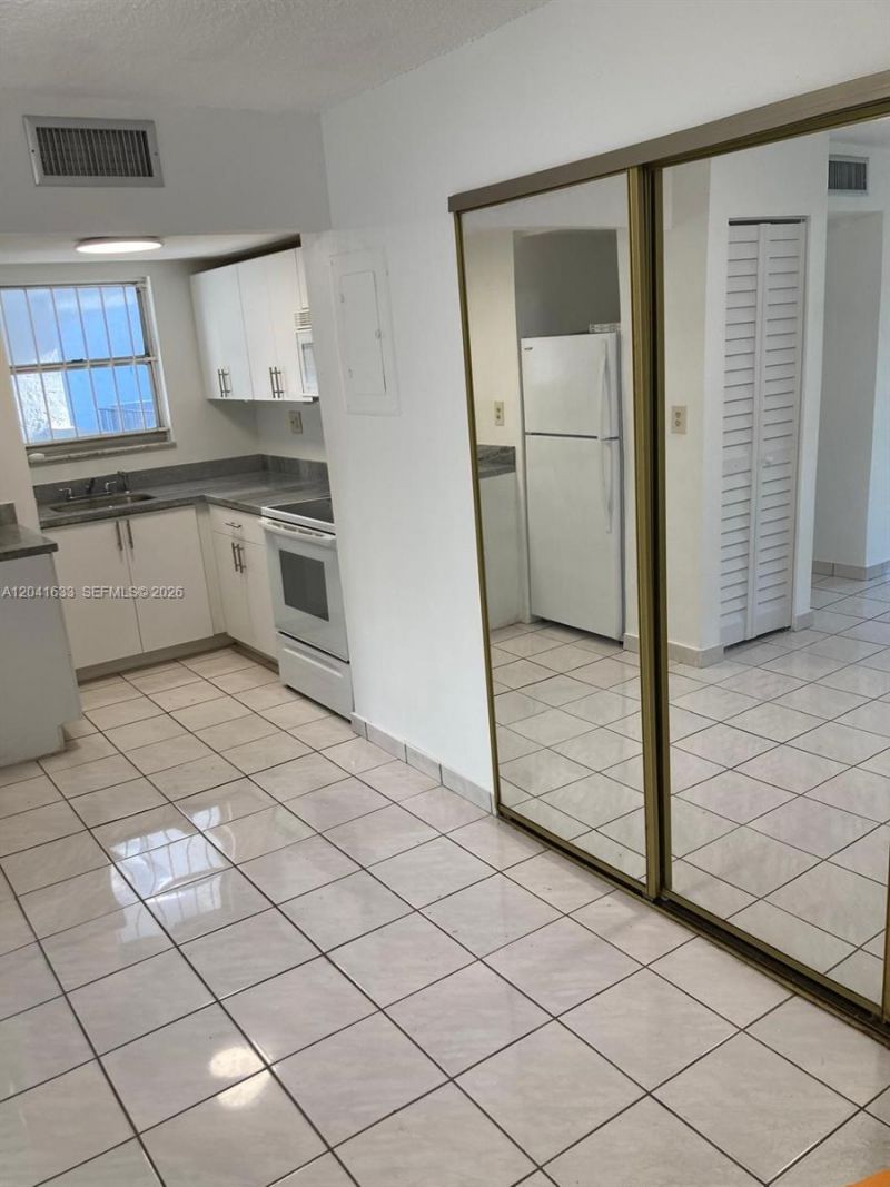210 Fontainebleau Blvd, Unit 306, Miami, FL 33172 Photo