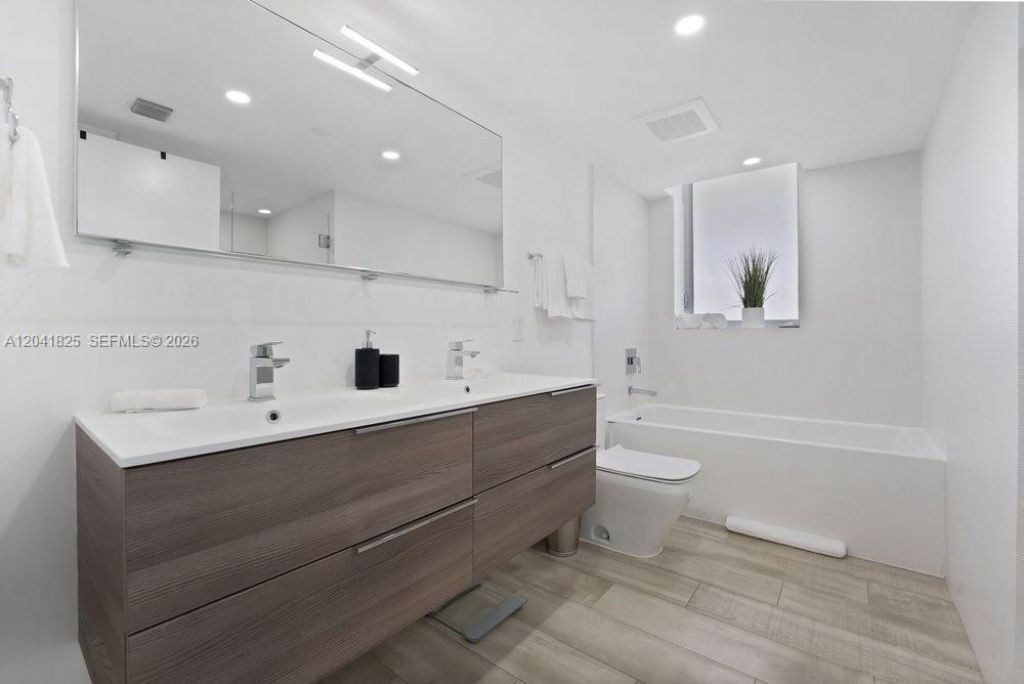 9261 E Bay Harbor Dr , Unit 507, Bay Harbor Islands, FL 33154 Photo
