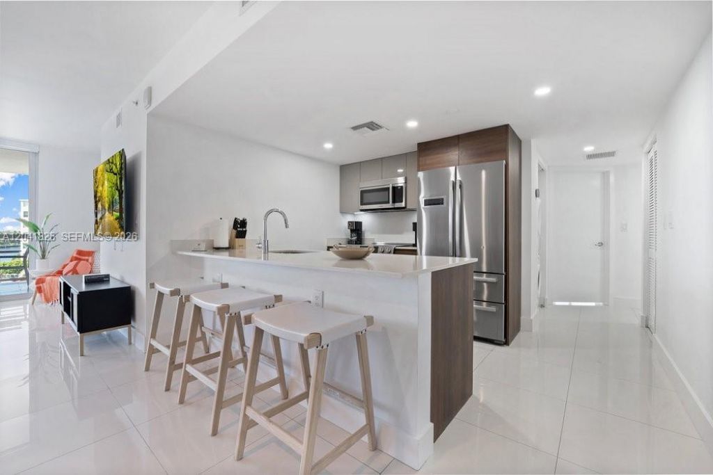 9261 E Bay Harbor Dr , Unit 507, Bay Harbor Islands, FL 33154 Photo