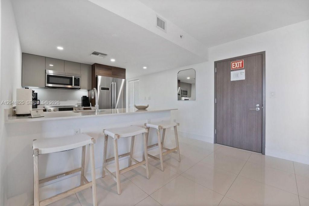 9261 E Bay Harbor Dr , Unit 507, Bay Harbor Islands, FL 33154 Photo