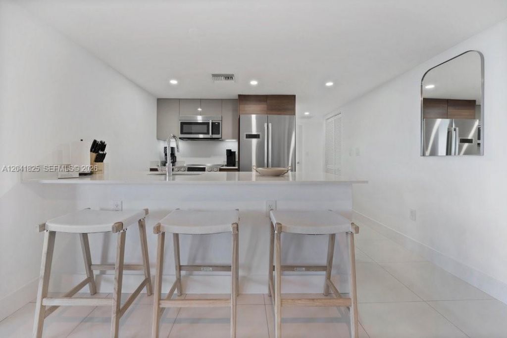 9261 E Bay Harbor Dr , Unit 507, Bay Harbor Islands, FL 33154 Photo