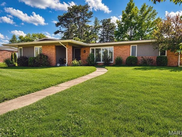 15362 Clayton Road, Ballwin, MO 63011