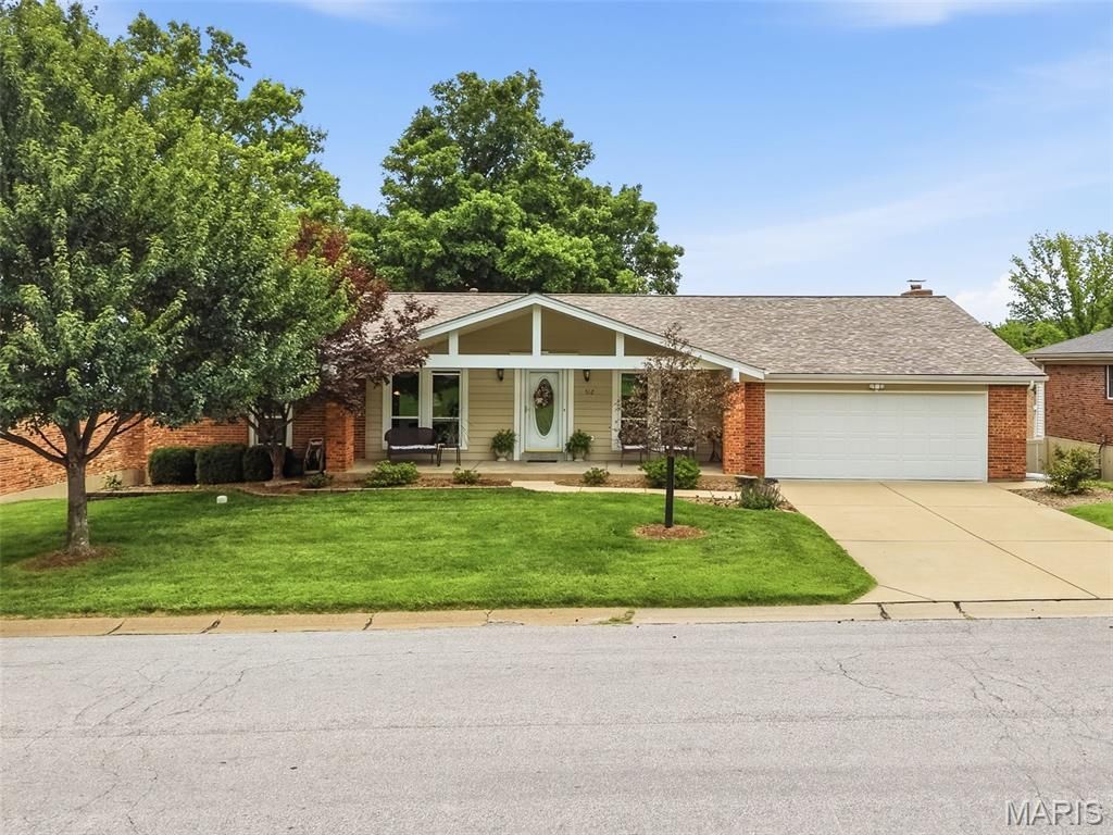 512 Meadow Green Place, Saint Louis, MO 63141 Main Photo