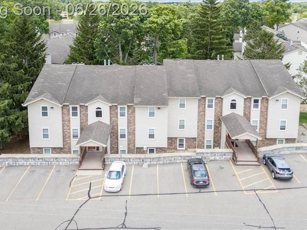 5060 Harbor Oak Drive, Waterford Twp, MI 48329