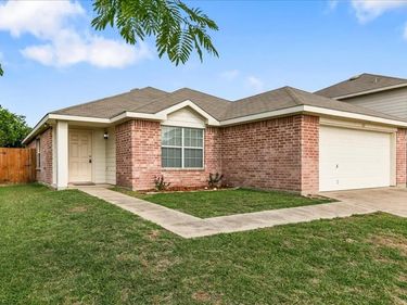 621 Woodpecker Lane, Fort Worth, TX 76108