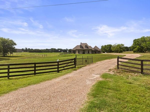 723 W Lee Avenue , Whitney, TX 76692