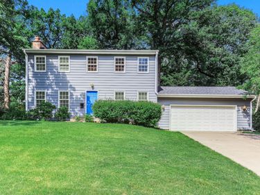 1611 Sumter Avenue N, Golden Valley, MN 55427