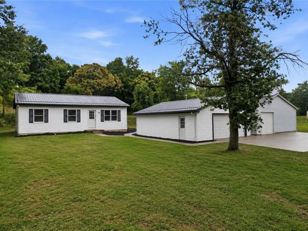 121 Kyle Rd , Valencia, PA 16059