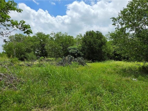 2127 E US Highway 90 , Seguin, TX 78155