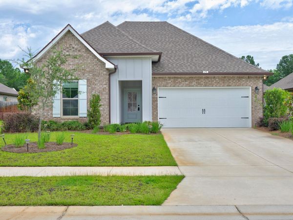 75 E Apollo Avenue, Freeport, FL 32439