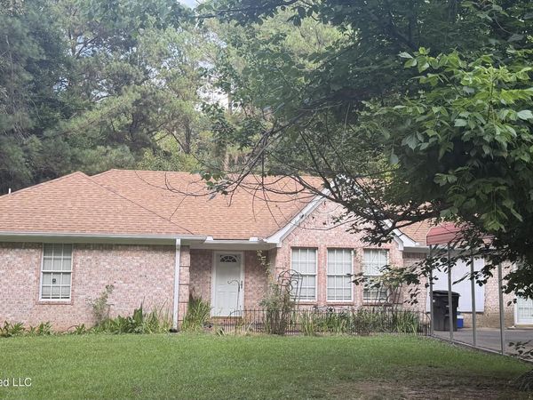 620 Senatobia Drive, Senatobia, MS 38668