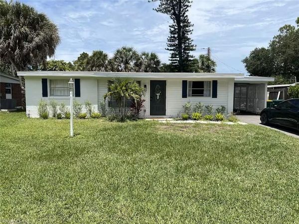 1220 Embassy Lane, NAPLES, FL 34104