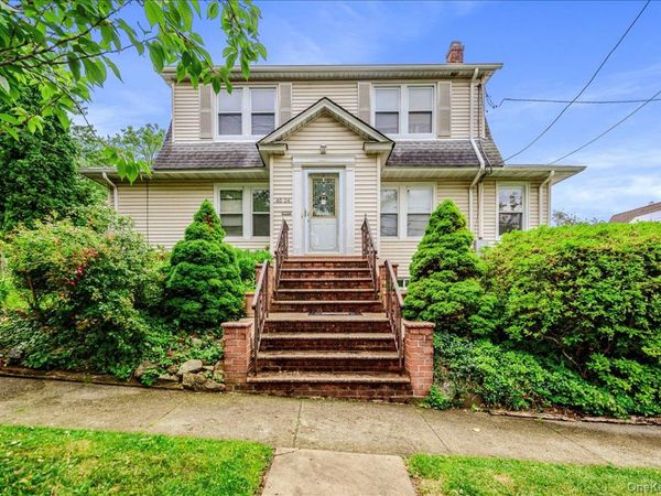 4634 Iris Lane , Great Neck, NY 11020