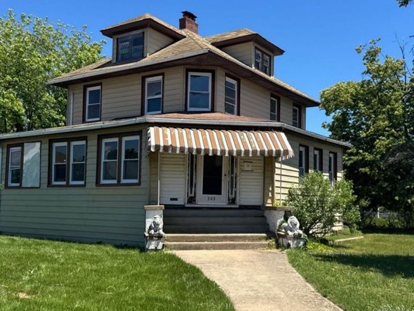 305 Roosevelt Avenue, Freeport, NY 11520