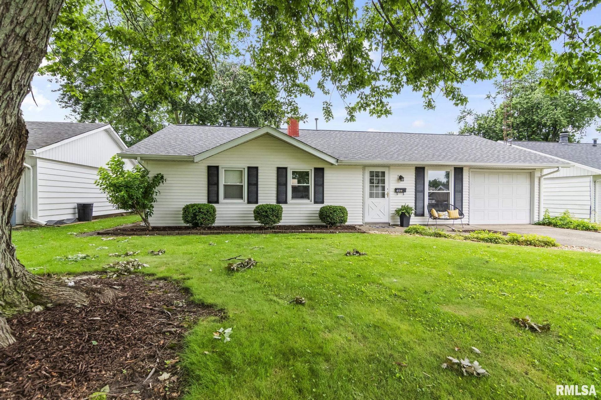 49 Westminister Drive, Chatham, IL 62629 Main Photo