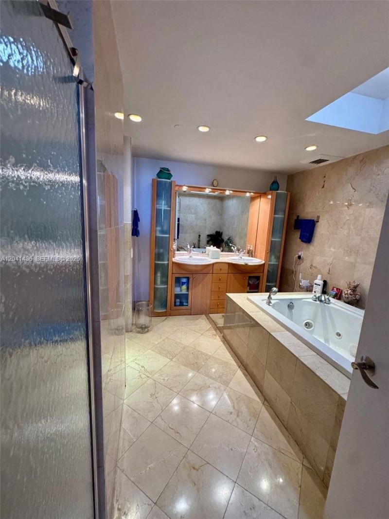 19500 Turnberry Way, Unit 15F, Aventura, FL 33180 Photo