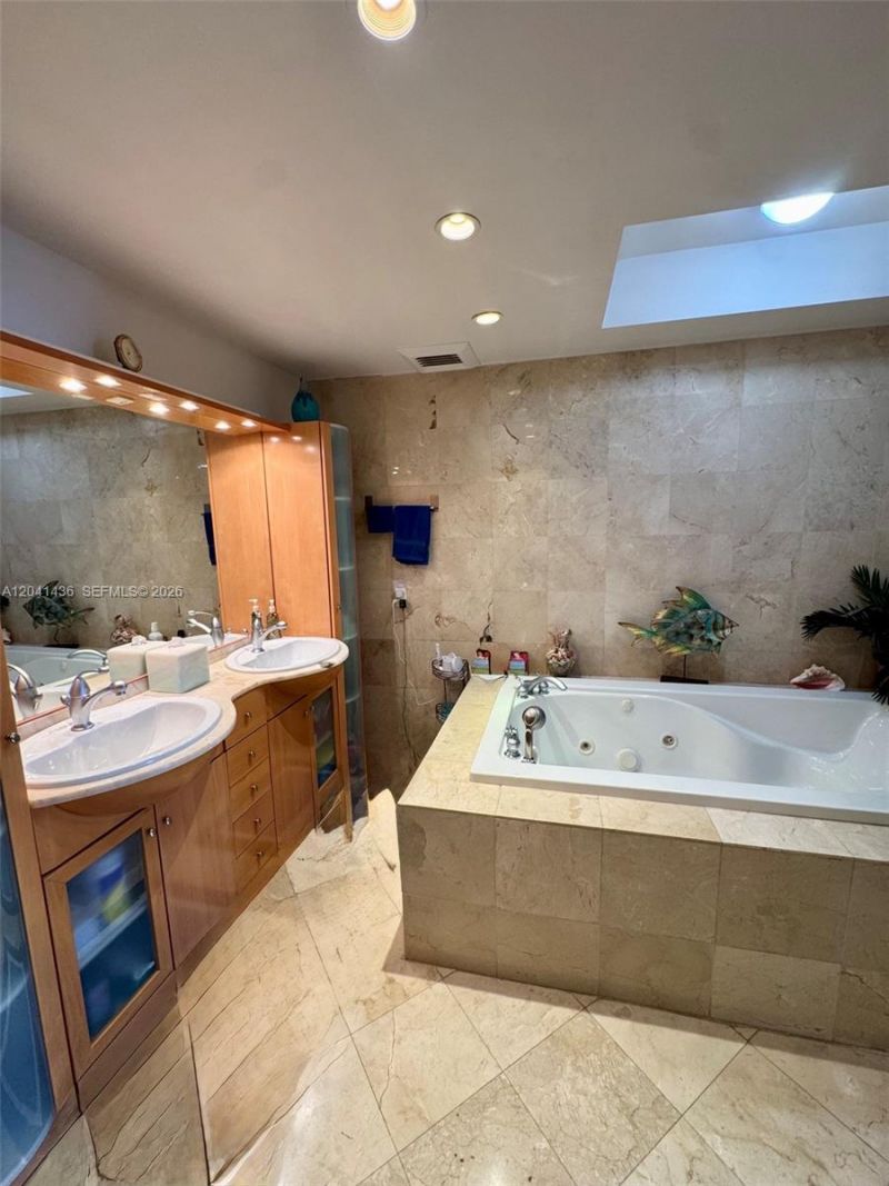 19500 Turnberry Way, Unit 15F, Aventura, FL 33180 Photo