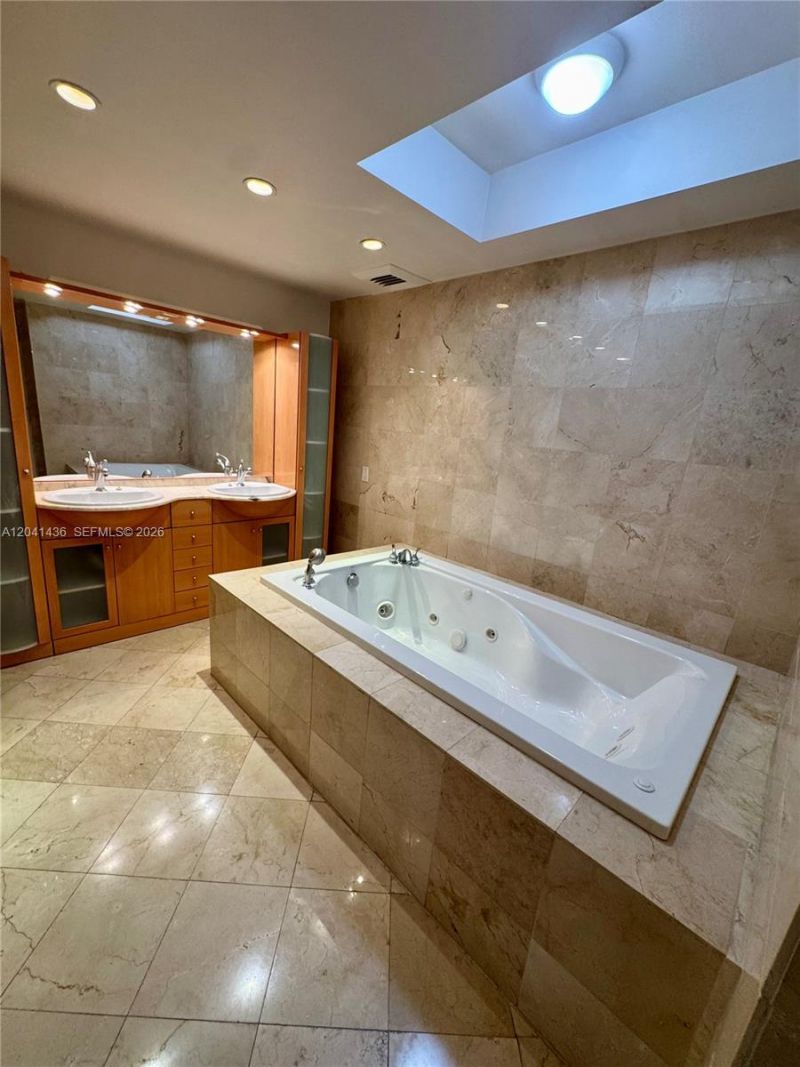 19500 Turnberry Way, Unit 15F, Aventura, FL 33180 Photo