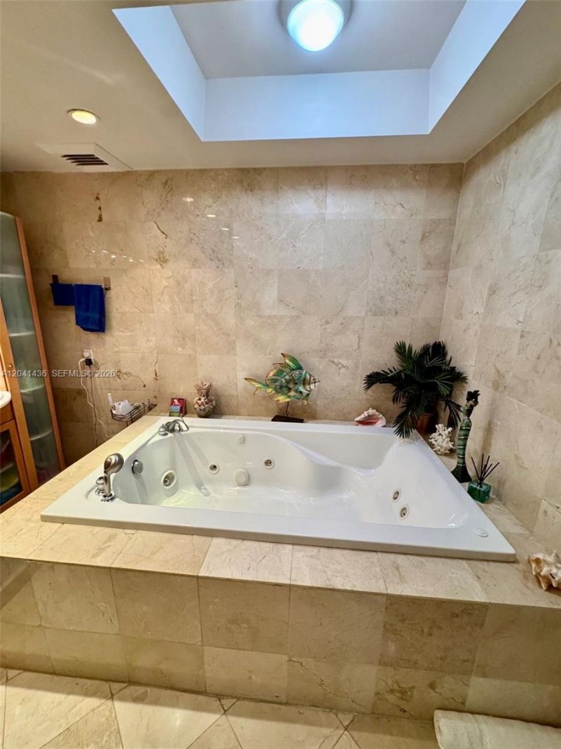 19500 Turnberry Way, Unit 15F, Aventura, FL 33180 Photo