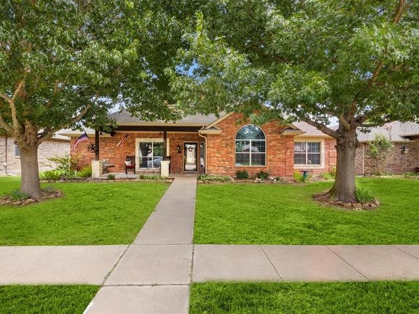 207 Red Wolf Lane , Red Oak, TX 75154