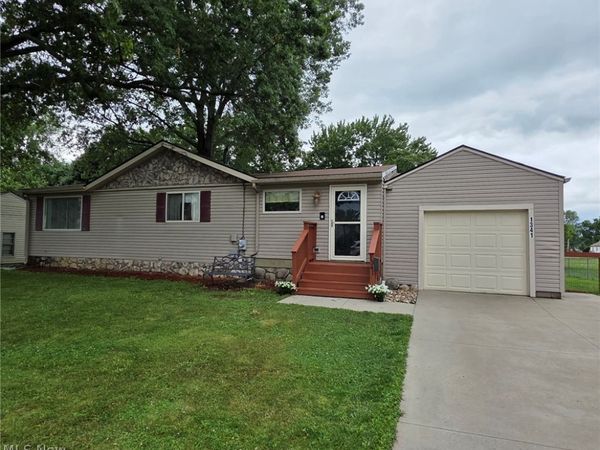 1341 Benton Street , Barberton, OH 44203