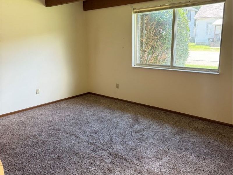 49 W 8th Street, Unit 5, Dresden, OH 43821 Photo 2